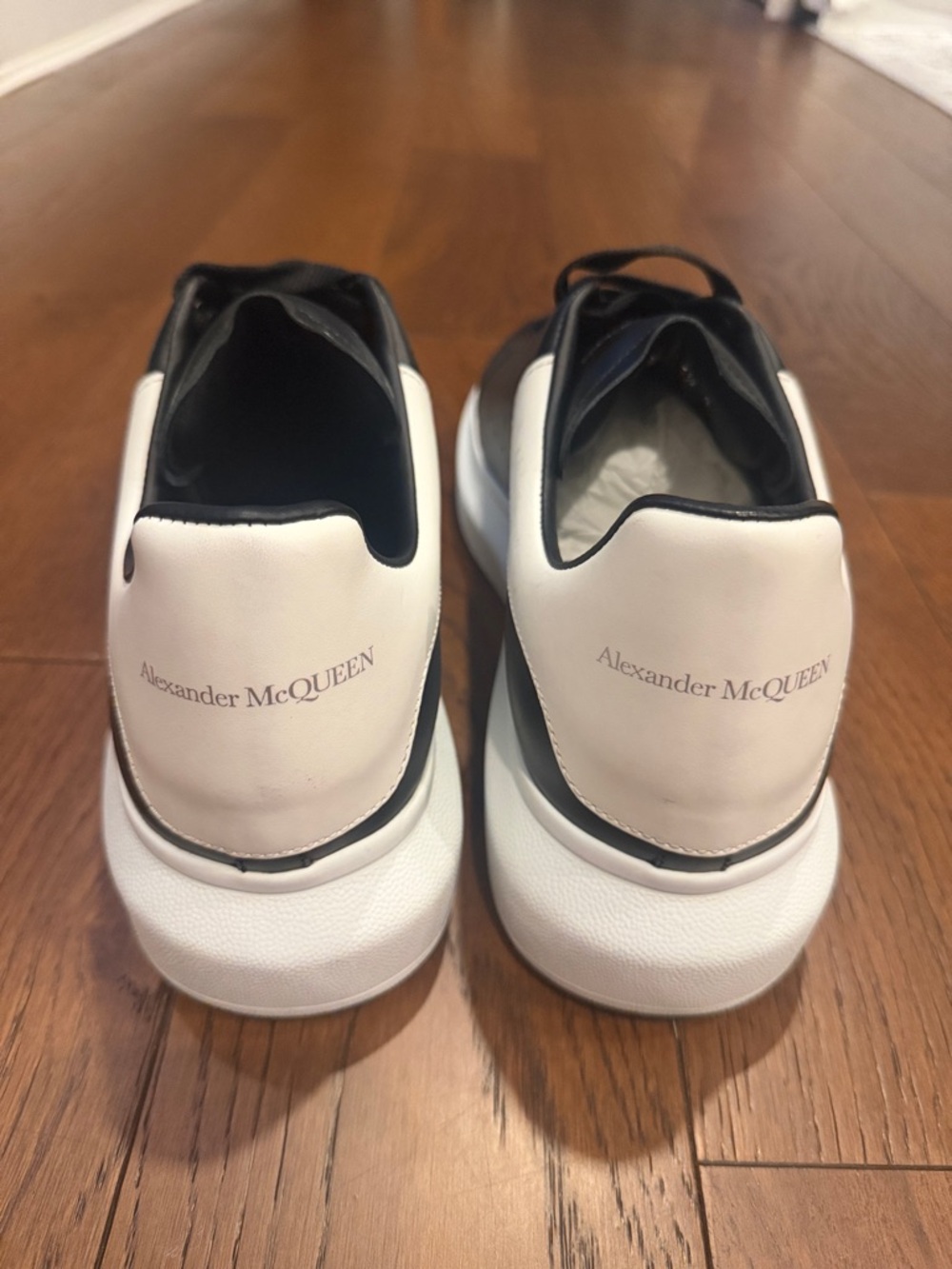 Alexander McQueen Black and White Leather Low-Top Sneakers - Picture 3 of 4